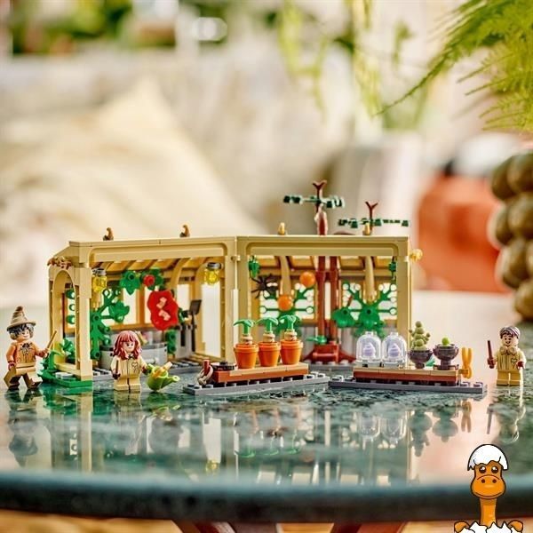 Мамалюк - Конструктор LEGO Harry Potter Замок Гогвортс урок гербології 390 деталей (76445) LEGO A4-76445